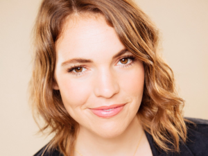 Beth Stelling | Hire Comedian Beth Stelling | Summit Comedy, Inc.